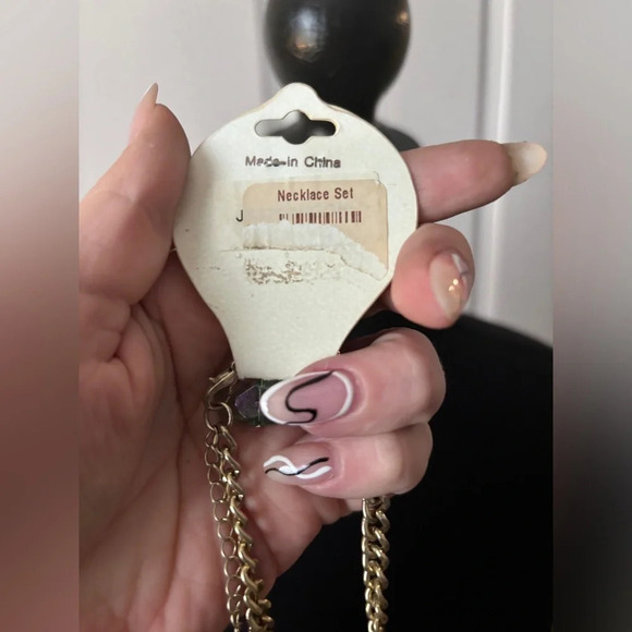 NWT | Crystal/Gold Necklace & Earring Set - Picture 5 of 5